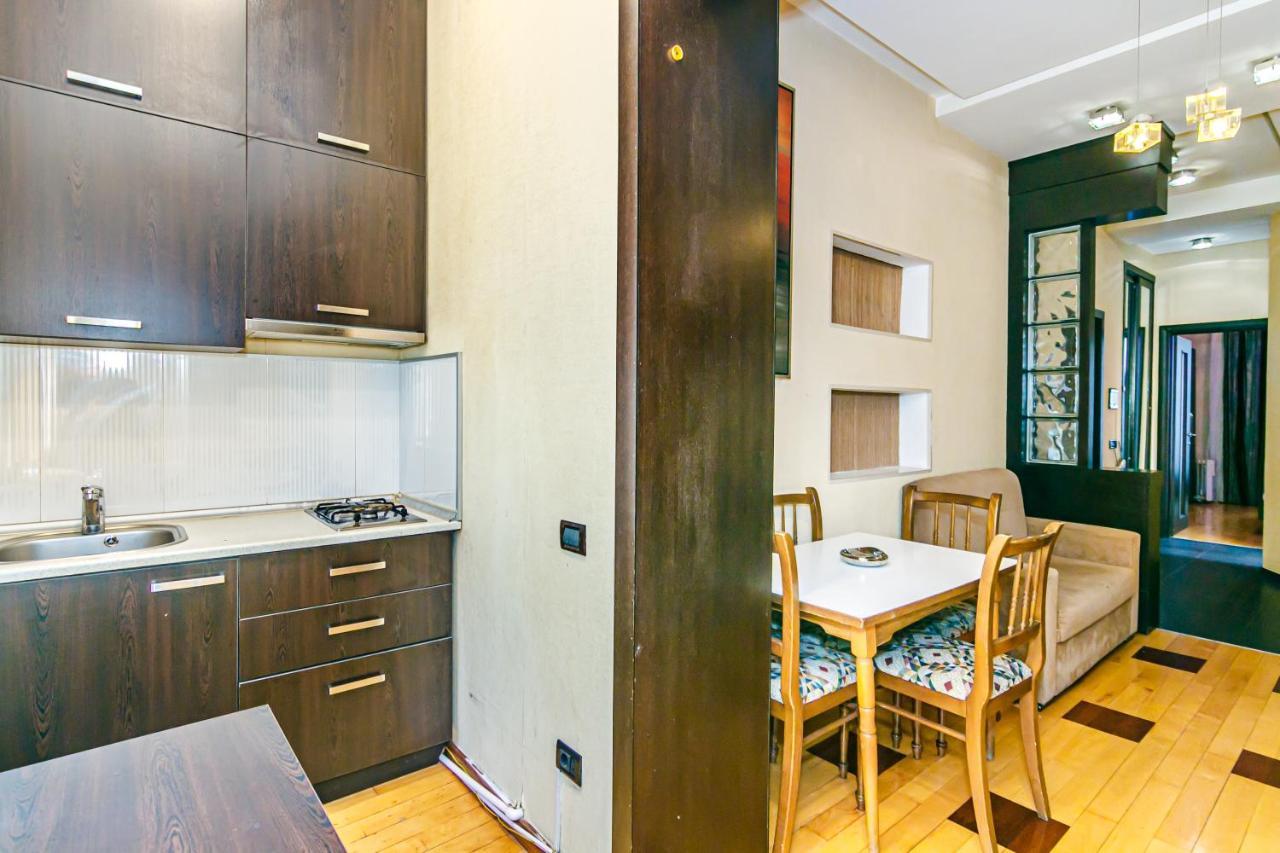 Lovely Sweet Apartment Baku Bagian luar foto